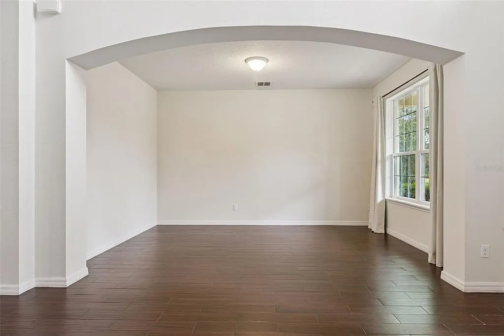 6 bed, 5.0 bath, 4172 sqft, $4,200 — Photo 4