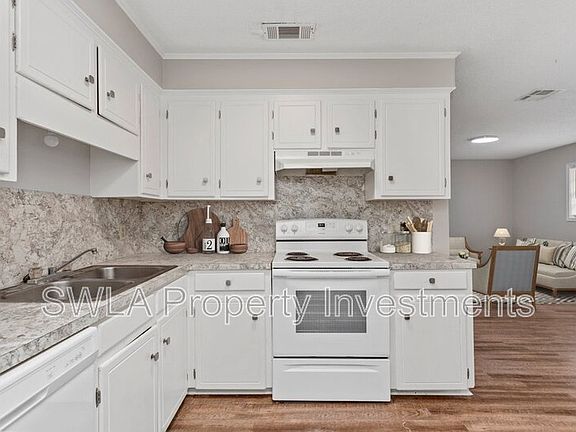 3rd image of 194 Victoria Dr #2A