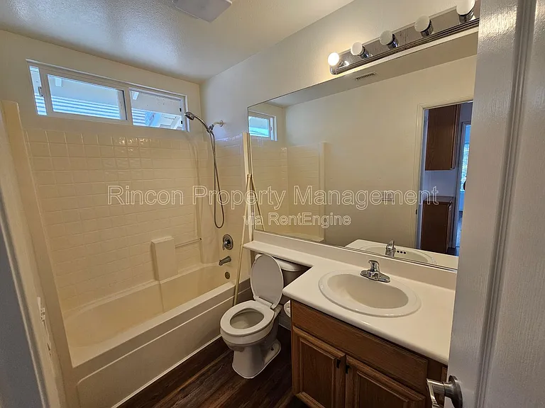 4782 Templeton St — Photo 29