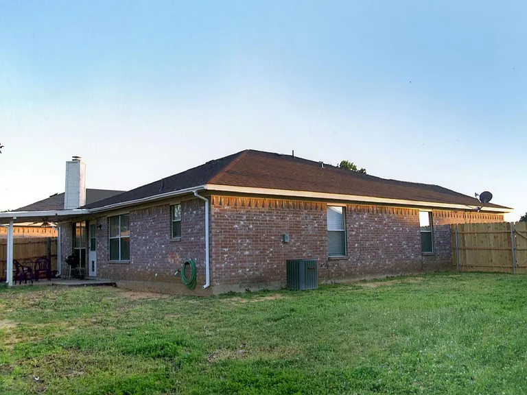 5701 Alicante Dr — Photo 21