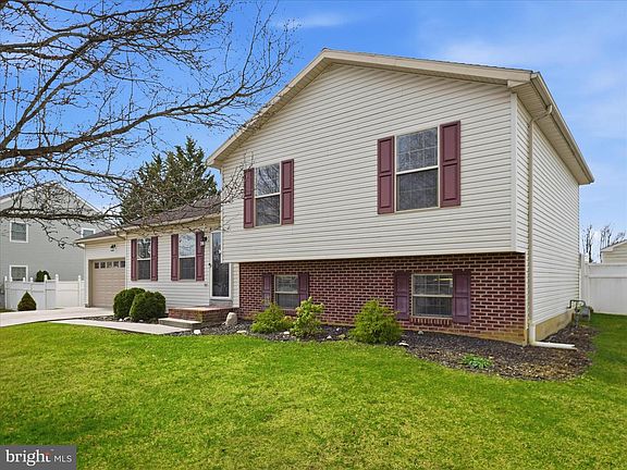 3rd image of 1678 Beech Ln
