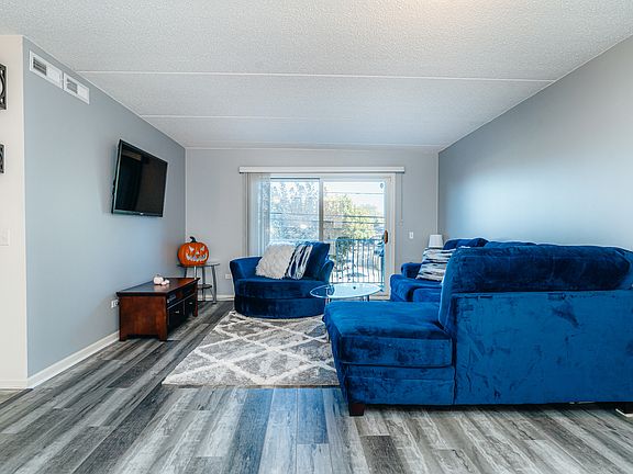 3rd image of 4534 N Cumberland Ave Unit 108