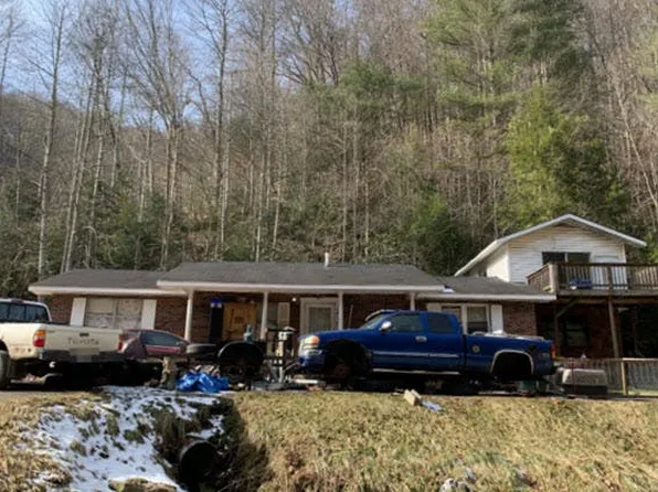 1213 Enochs Branch Rd, Grundy, VA 24614