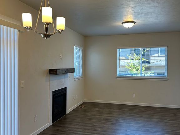 3rd image of 944 NE Paula Dr