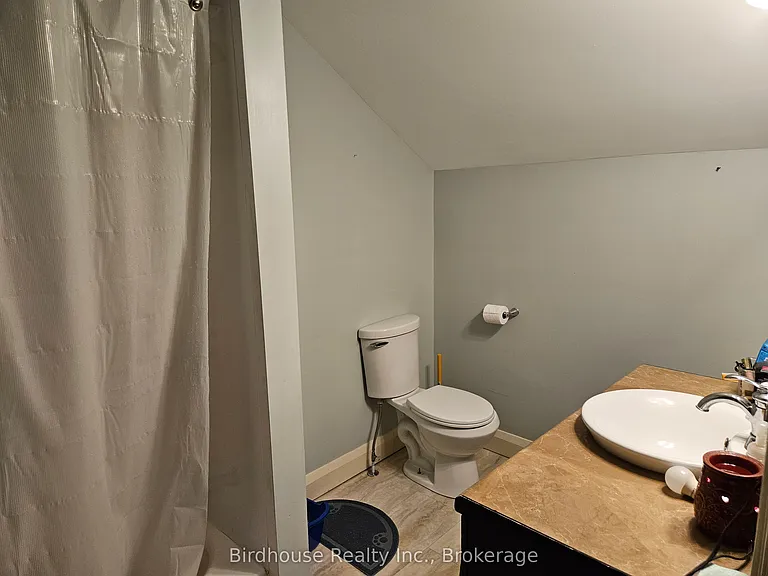 123 William St N — Photo 11