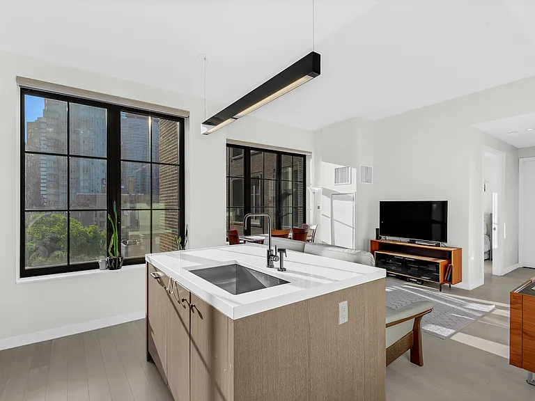 959 1st Ave #9X — Photo 3