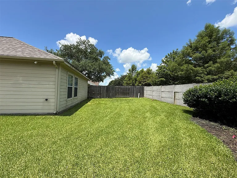 20622 Tulip Blossom Ct — Photo 34