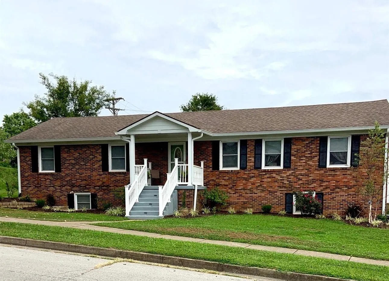 5 bed, 3.0 bath, 2934 sqft, $2,400 — Photo 2