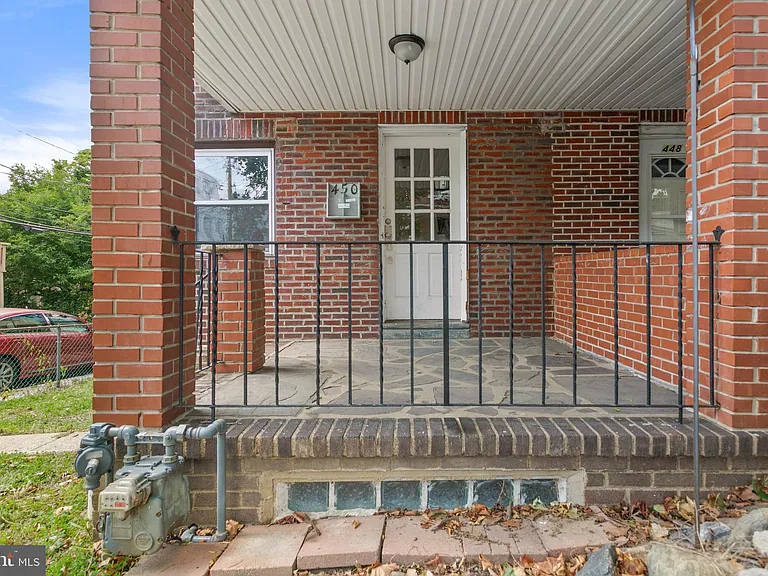 450 Glendale Rd — Photo 2