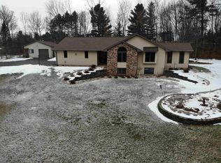 N2855 Givens Rd, Hortonville, WI 54944