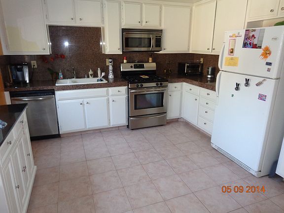 4th image of 28944 Marilyn Dr