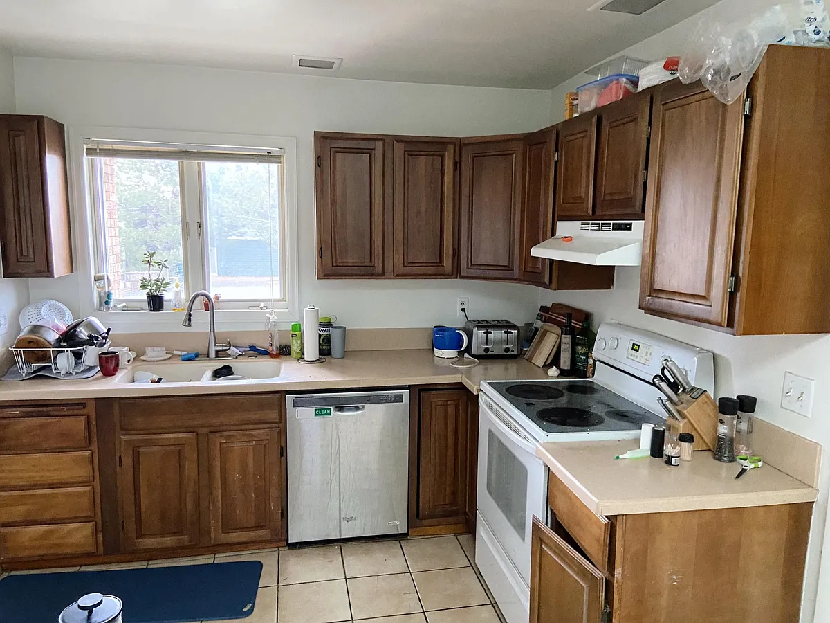 Building Photo - 695 Lupine St