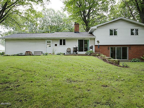 5th image of 14329 Essenburg Dr