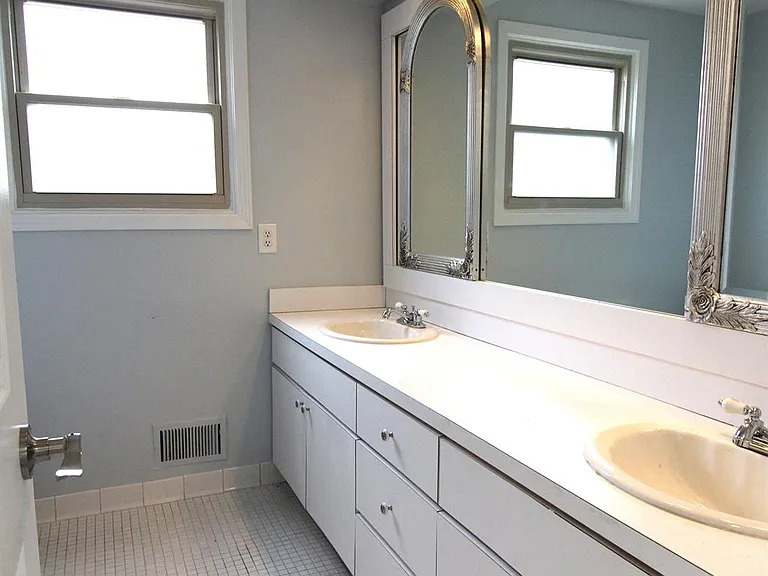 6895 Indian Creek Dr — Photo 13