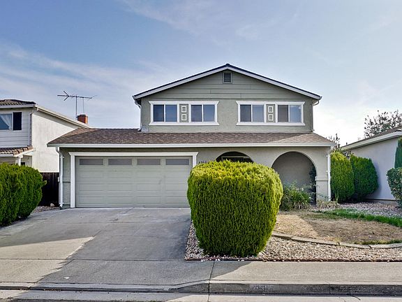 2nd image of 4566 Meadowhurst Ct