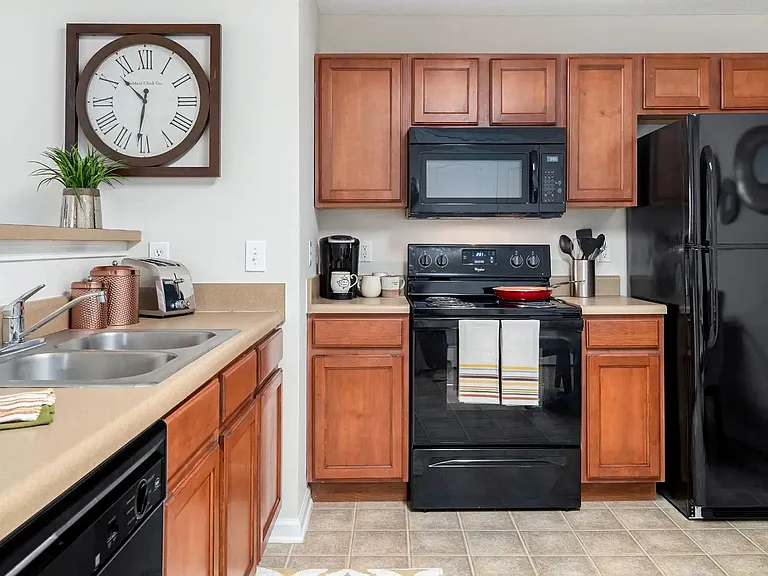 Madison Heights Luxury Apartments — Photo 18
