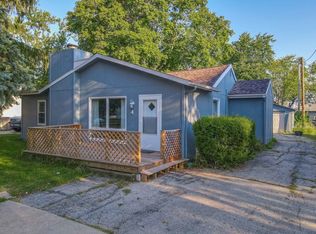 4 Ross Dr, Bloomington, IL