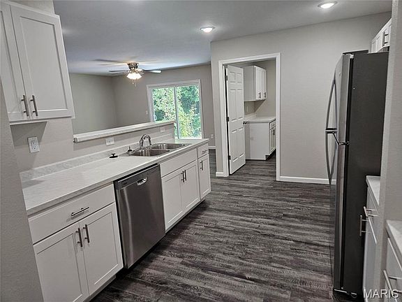 5th image of 403 Daniel Ct