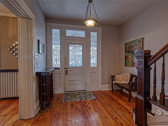 4th image of 410 Western Ave