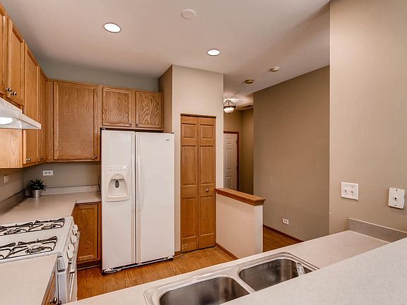 4th image of 961 Genesee Dr #961