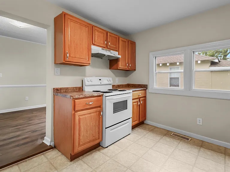 114 Emory St — Photo 23