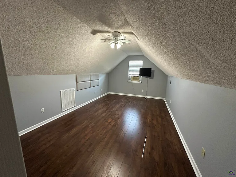 225 Autumn Woods Dr — Photo 13