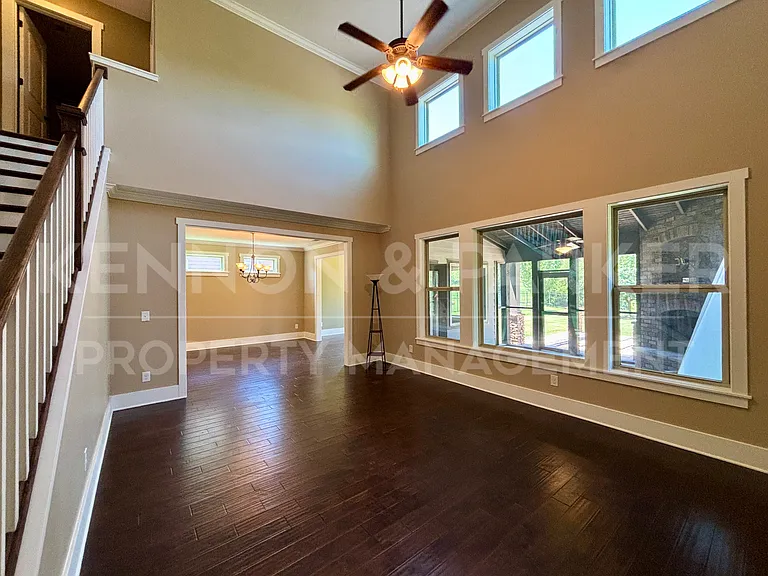203 Westover St — Photo 3