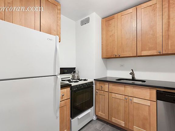 3rd image of 305 E 40th St APT 6N