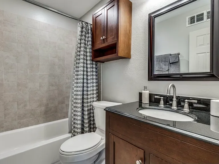 3624 W Biddison St — Photo 20