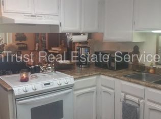 10 Lakeshore Dr NE, Albuquerque, NM 87112