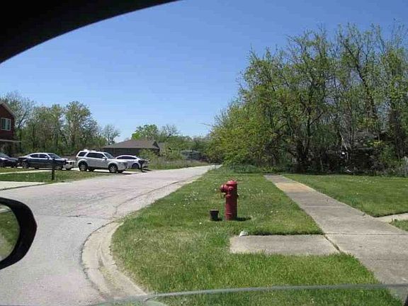 Exterior Neighborhood (street photo)