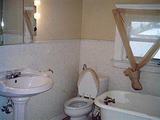 4th image of 50 Anderson Ct