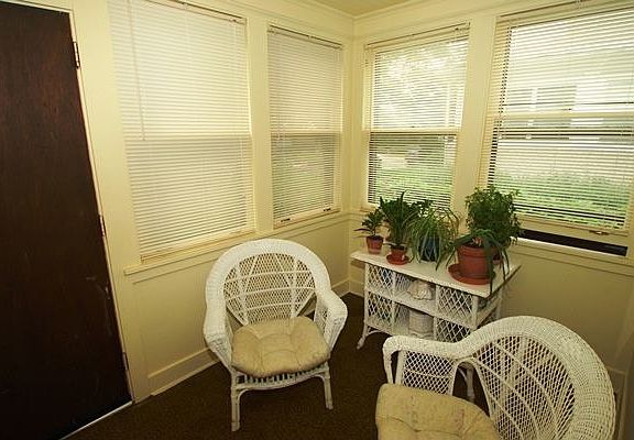 2nd image of 871 Oakwood Ave