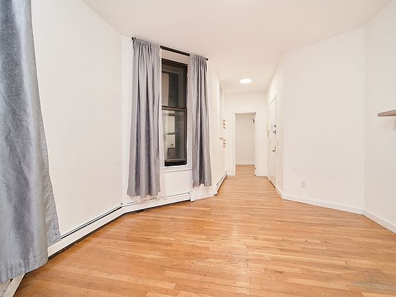 2nd image of 132 W 109th St APT 1C