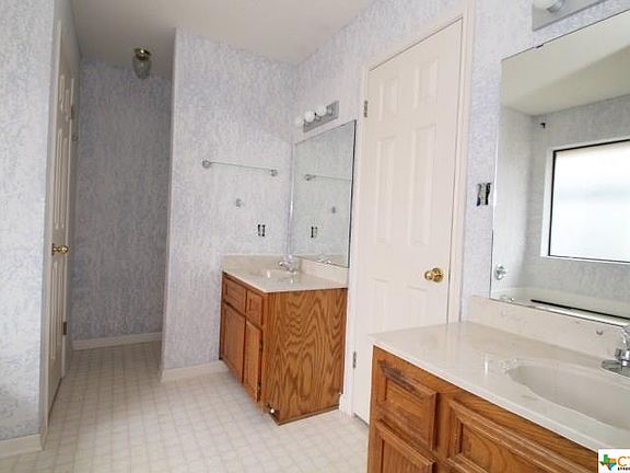 5th image of 3918 Oak Valley Dr