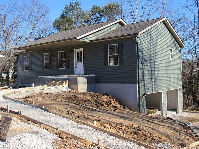 3 bed, 2.0 bath, 1344 sqft, $2,400 — Photo 2