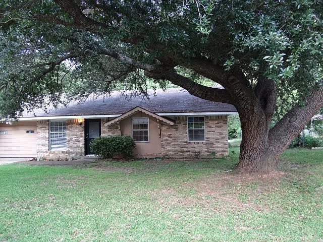 1st image of 816 Pinkerton Dr