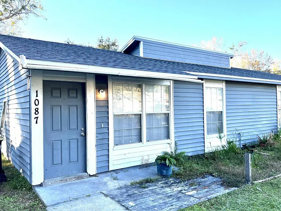 1087 Old South Dr