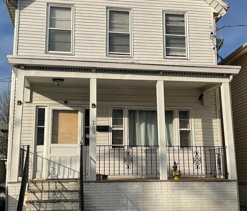 2nd image of 200 William St