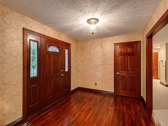 2nd image of 6 Silverberry Ct