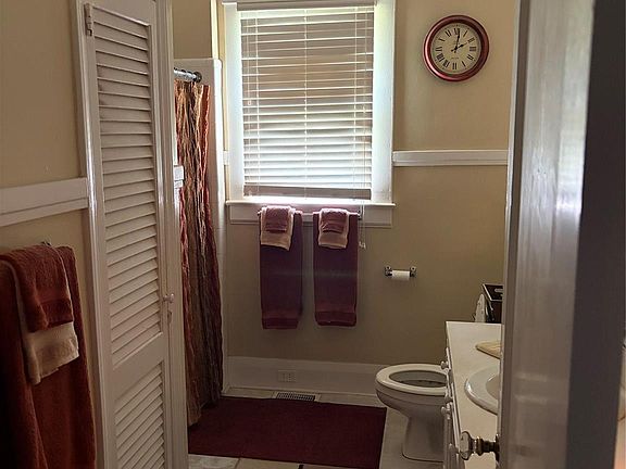 3rd image of 411 Morven Rd