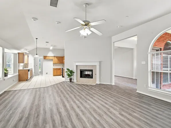 1033 Suffolk Ln, Cedar Hill, TX 75104