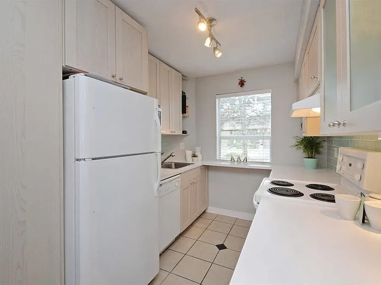 1365 W 4th Ave — Photo 8