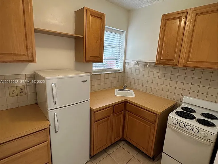 2443 Cleveland St #1 — Photo 4