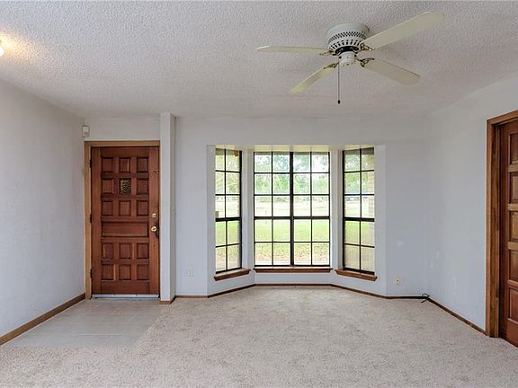 2nd image of 805 Mesquite Dr