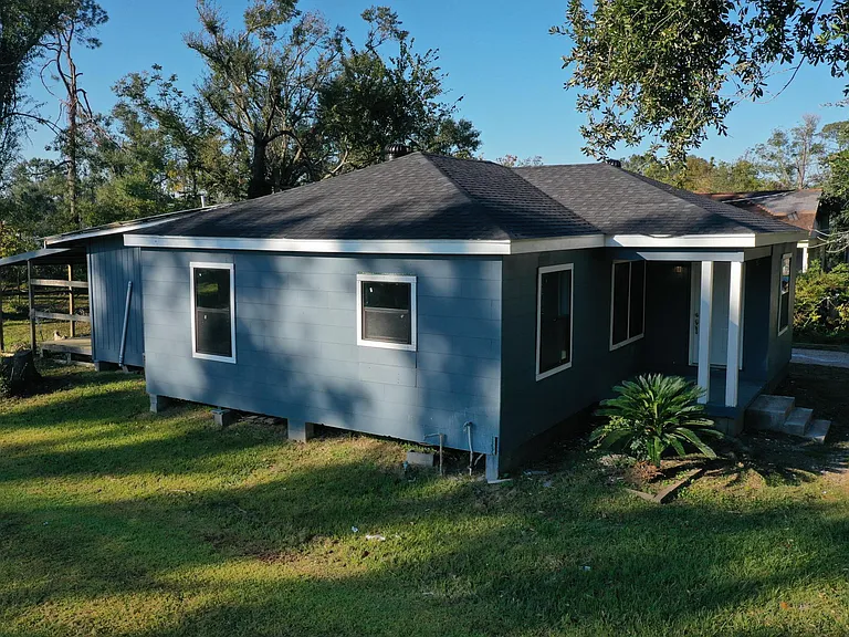 2102 Tulip St — Photo 3