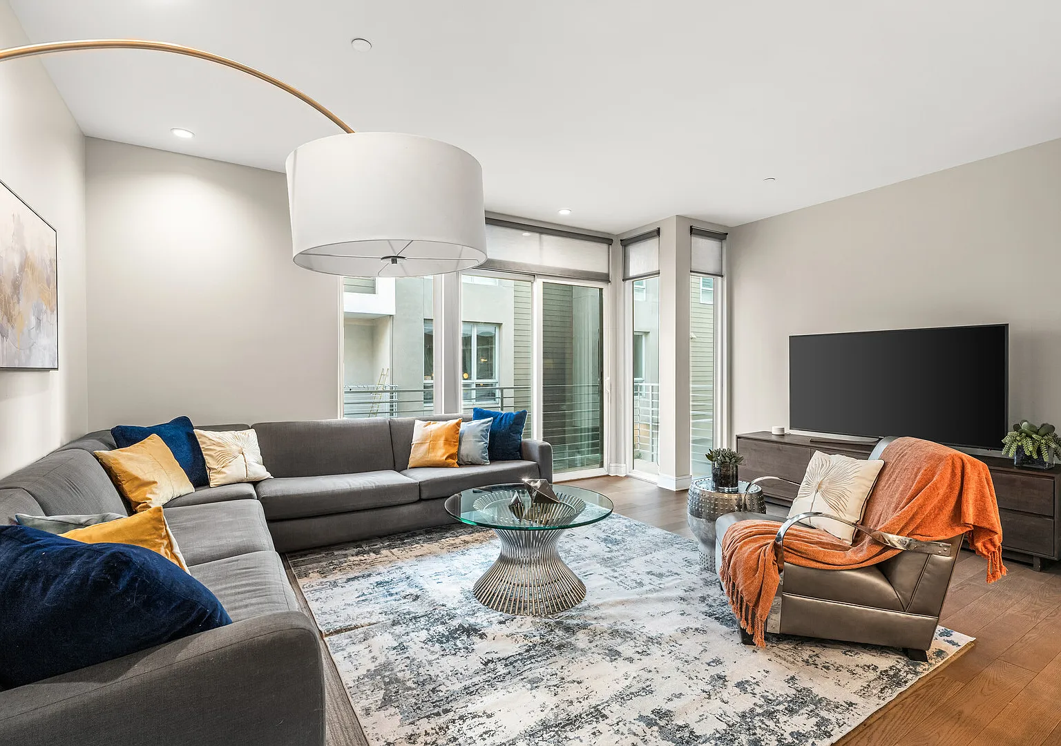 Stylish West Hollywood Retreat — Photo 1