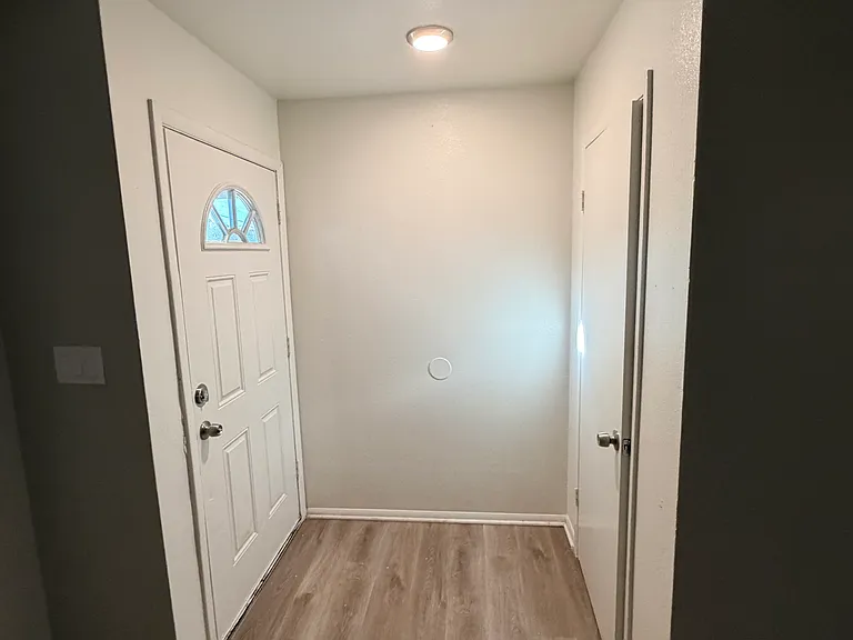 The Addison Apartment — Photo 26