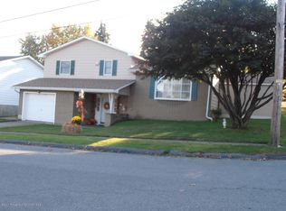 1232 Mowry St, Old Forge, PA 18518