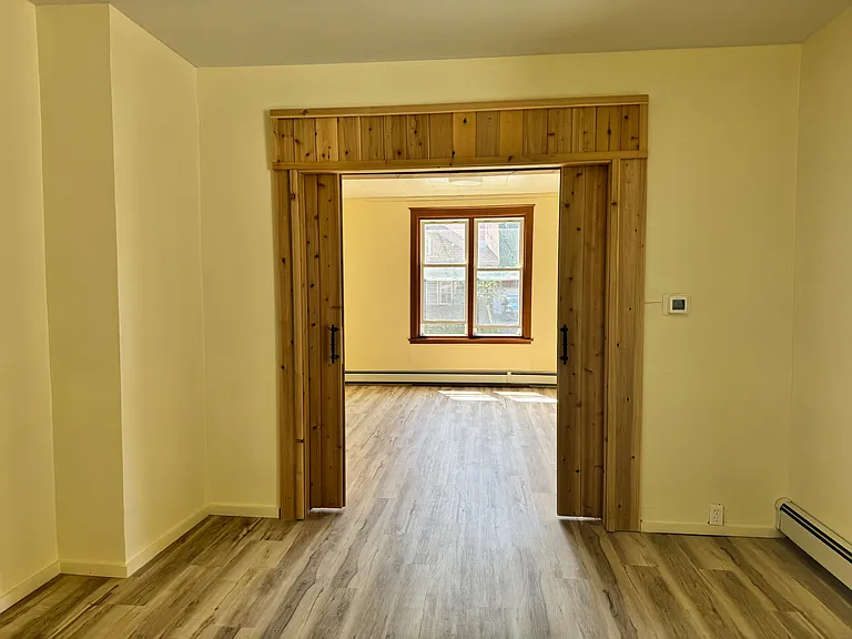 317 Amanda St — Photo 2